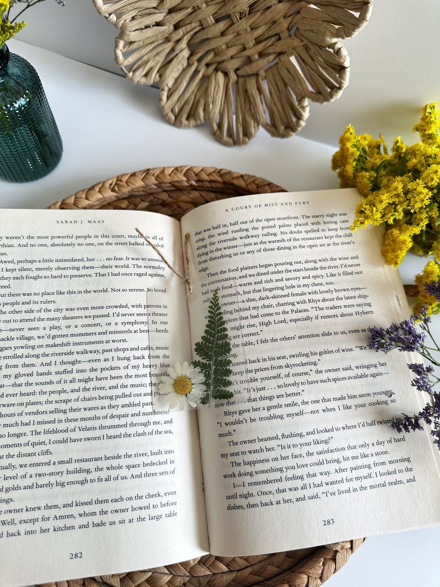 mini daisy bookmark